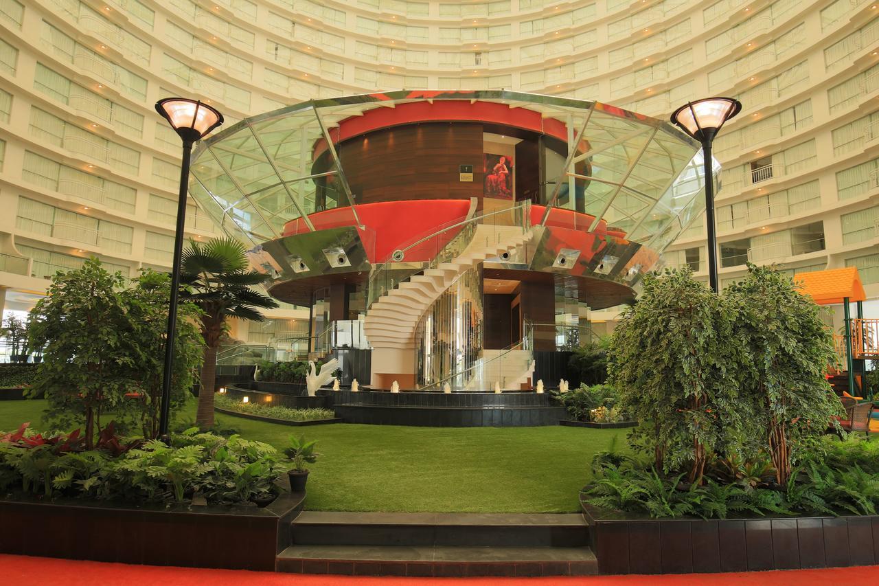 Rajhans Belliza Service Apartment Surat Esterno foto