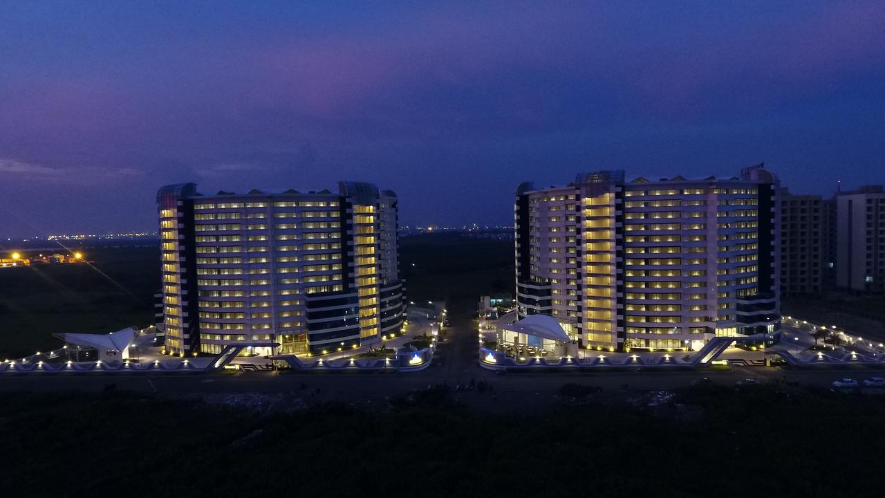 Rajhans Belliza Service Apartment Surat Esterno foto