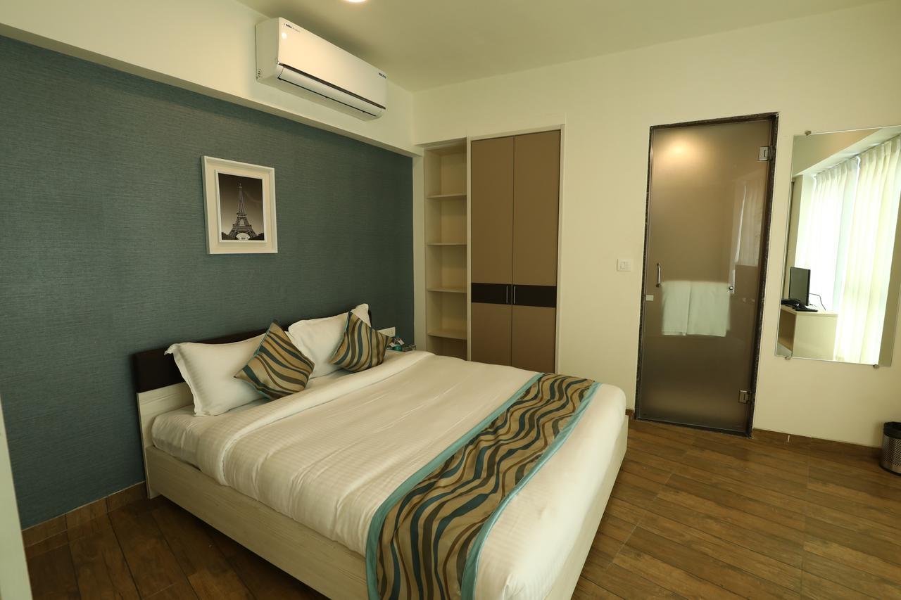Rajhans Belliza Service Apartment Surat Esterno foto