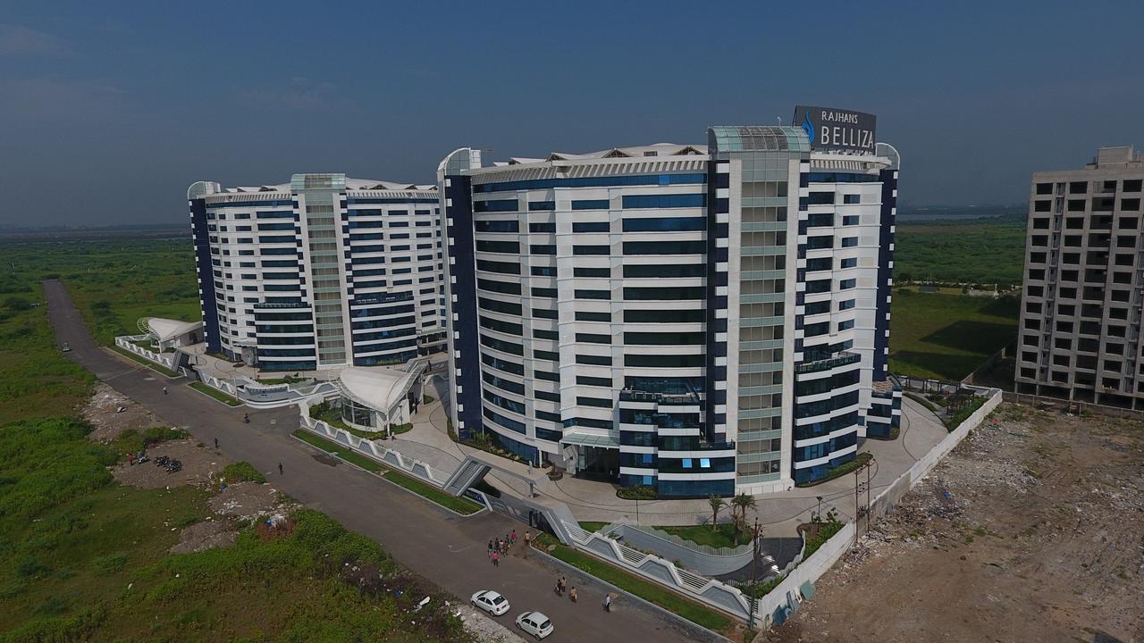 Rajhans Belliza Service Apartment Surat Esterno foto