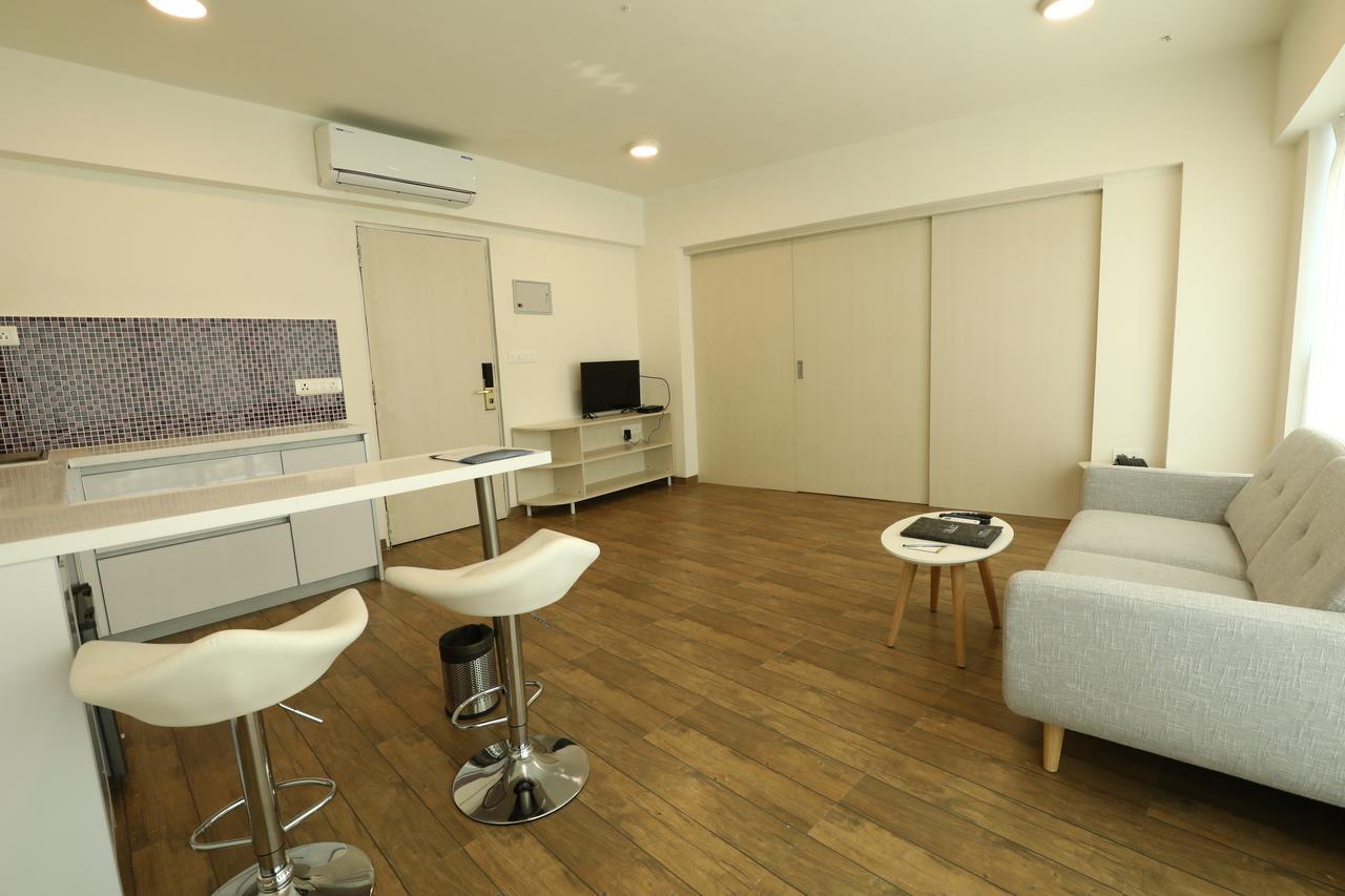 Rajhans Belliza Service Apartment Surat Esterno foto