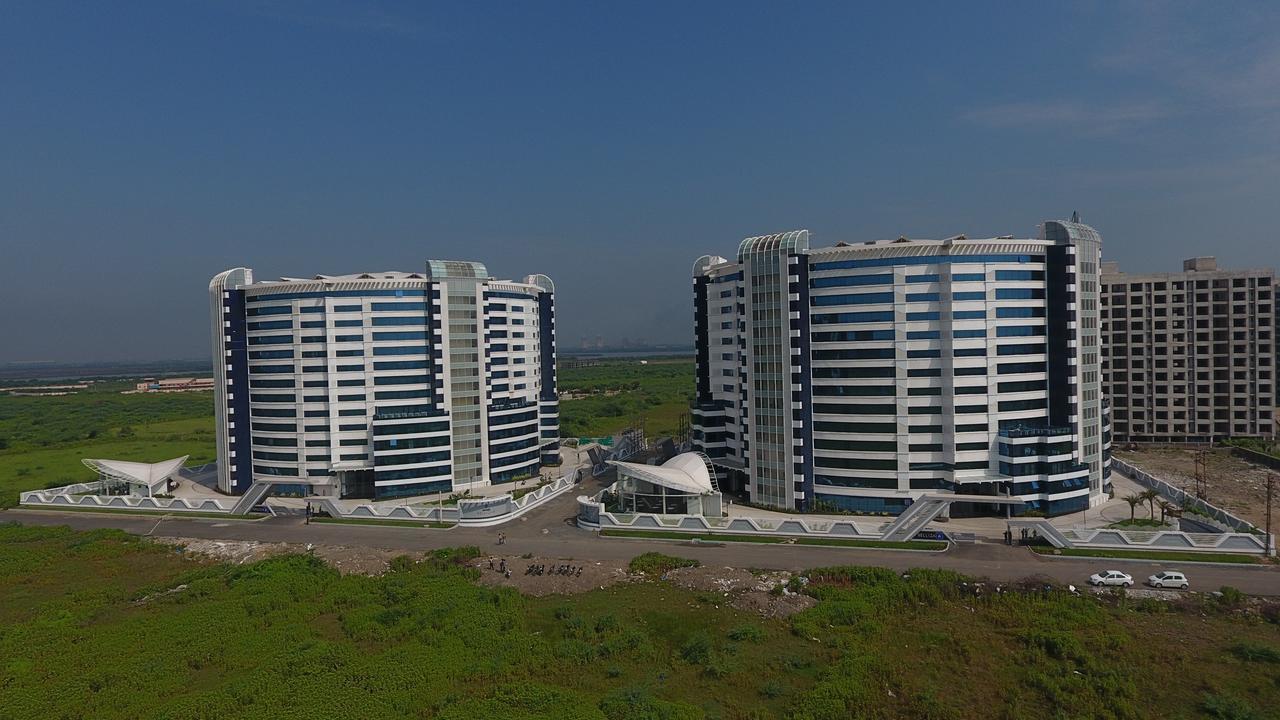 Rajhans Belliza Service Apartment Surat Esterno foto