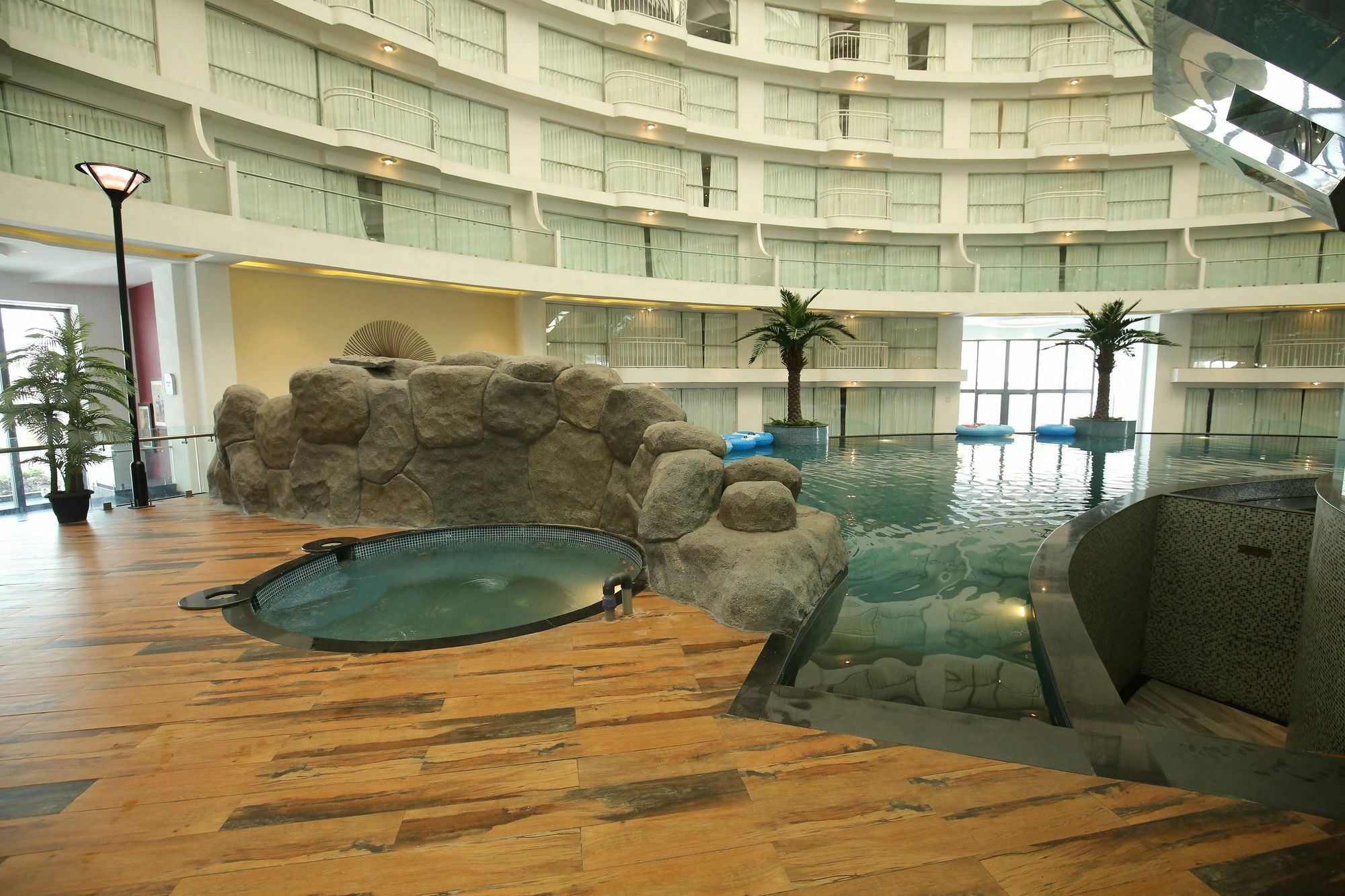 Rajhans Belliza Service Apartment Surat Esterno foto